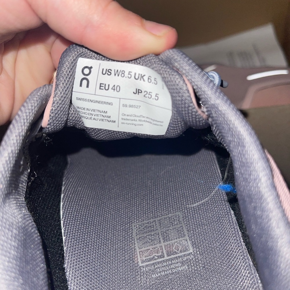 On cloud 5 waterproof sneakers